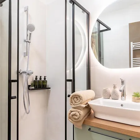 Mistral Zero Six Apartment *